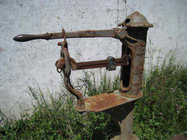 Platform scale mechanism